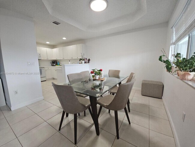 Foto del edificio - 5030 NW 116th Ct
