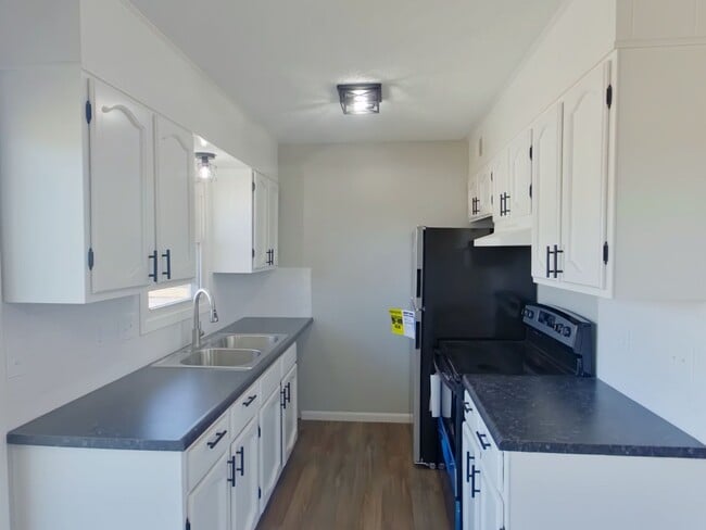 Building Photo - 242 N Acadia Ave