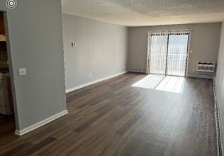 Building Photo - 10 Bullocks Point Ave