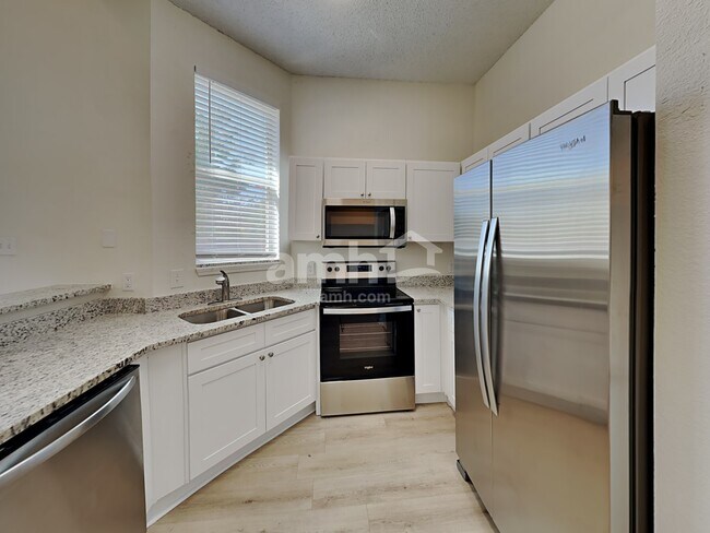 Foto del edificio - 225 Maple Ct