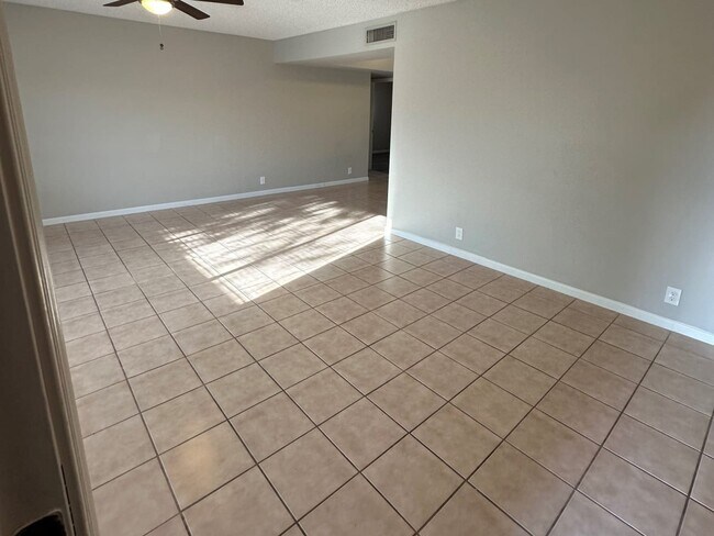 Foto del edificio - 12931 N 73Rd Ave