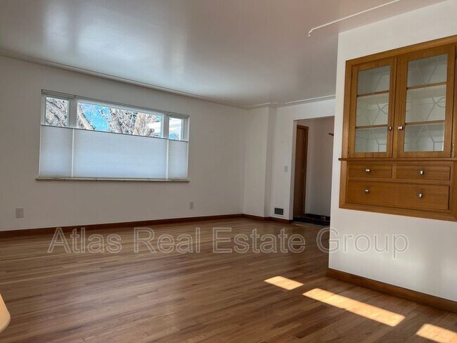 Building Photo - 2366 S Lansing St