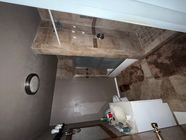 Building Photo - 401 N Ave C