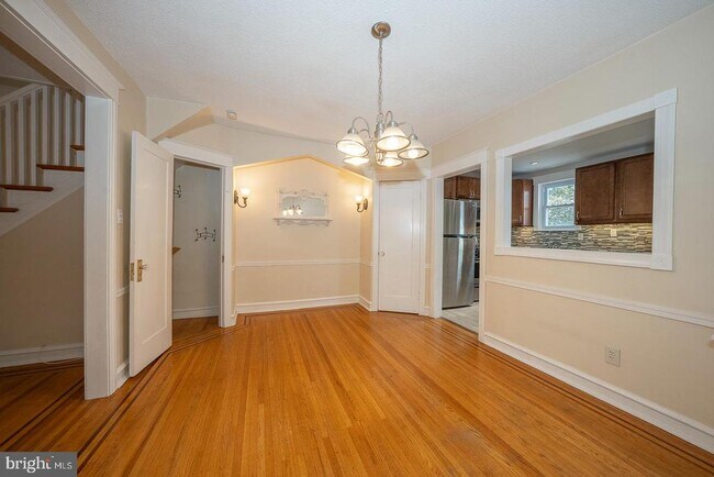 Building Photo - 125 N Cedar Ln