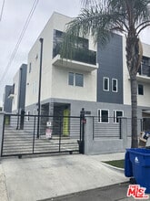 Building Photo - 11318 Miranda St