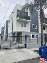 Building Photo - 11318 Miranda St