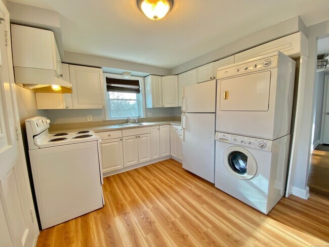 Foto del edificio - 446 Huntington Rd