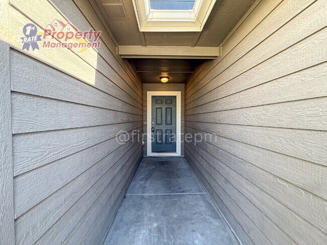 Building Photo - 3951 W Newland St
