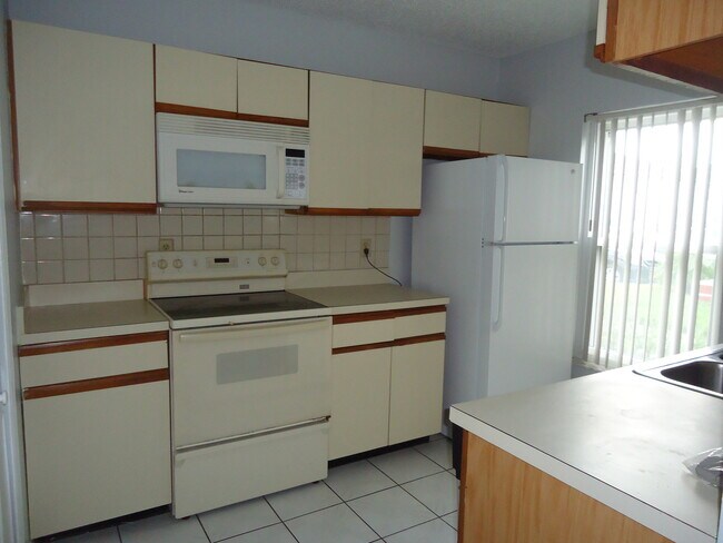 Foto del edificio - 1613 Little River Dr