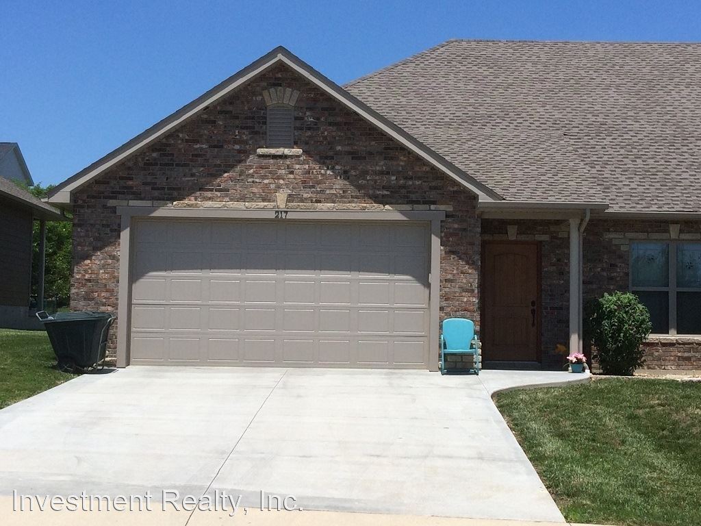 Primary Photo - 217-219 Pebblestone Ln
