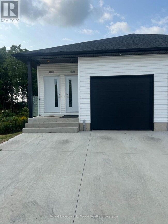 Building Photo - 335 John St S