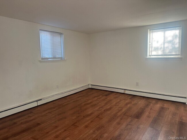 Foto del edificio - 300 Ketchamtown Rd