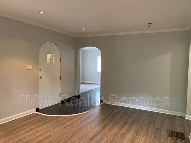 Foto del edificio - 6153 Carrollton Ave