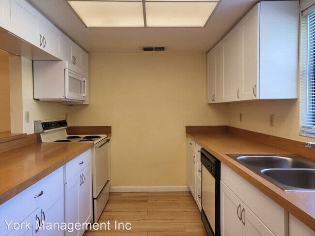 Building Photo - 2 br, 2 bath House - 853 Mecca Drive # 1B