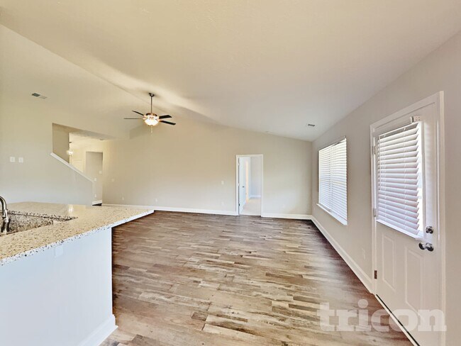 Foto del edificio - 296 Fieldstone Ln