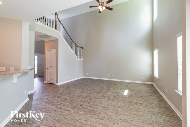 Building Photo - 772 Redbud Ln