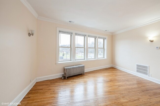 Building Photo - 1745 W 91st St