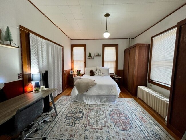 Foto del edificio - Pre-Leasing for 24/25 School Year!