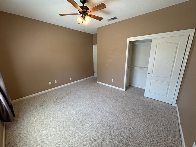 Foto del edificio - Beautiful NW Visalia home in an establishe...