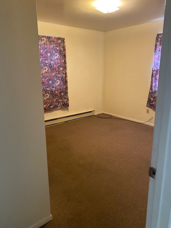 Building Photo - 655 Portis St