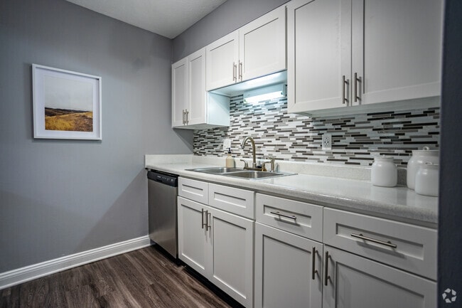 2HAB, 1BA - 832SF - The District Knoxville