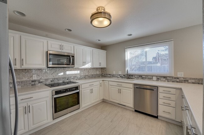 Building Photo - Beautiful 4 bed, 3.5 bath Home in Fort Collins Dakota Ridge Neighborhood