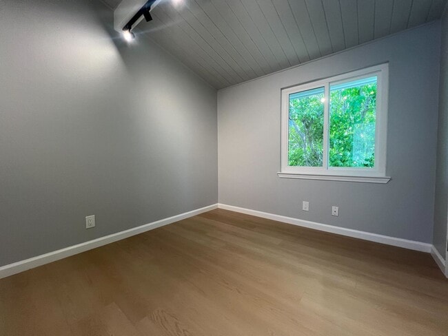 Building Photo - 831 Sinex Ave