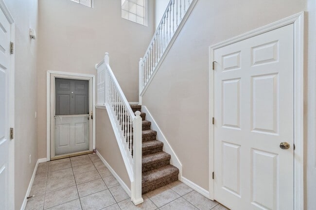 Photo - Beautiful 2/2.5 Townhome W/ 1 Car Garage L...
