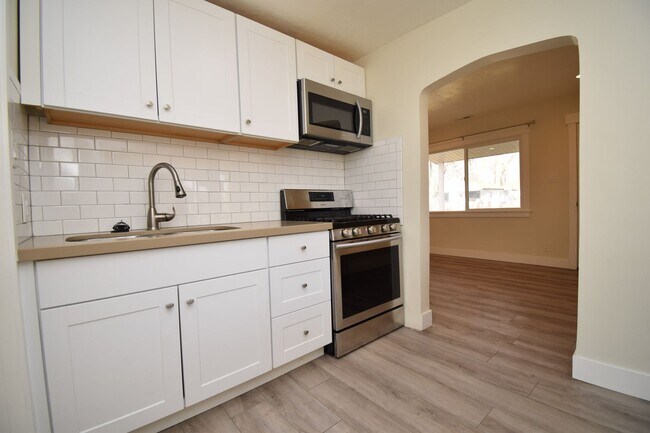 Foto del edificio - Beautiful 1 Bed 1 Bath Bungalow in West Valley!!!