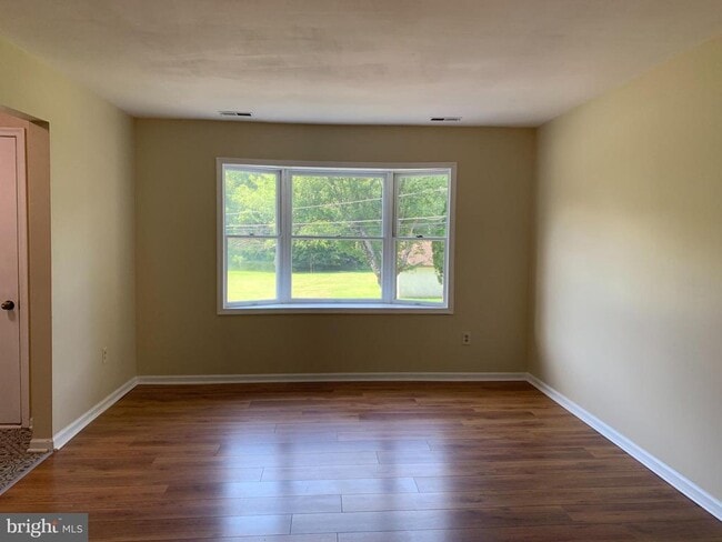Building Photo - 249 Periwinkle Ave
