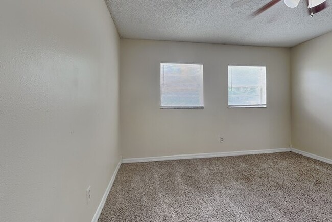 Building Photo - 39643 Meadowood Loop