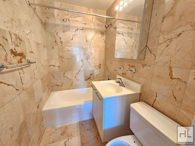 Building Photo - Top-Floor Alcove Studio Near Union Square