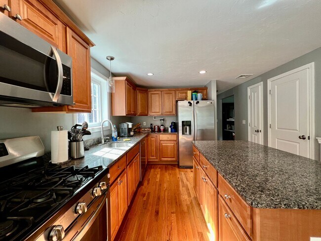 Foto del edificio - AVAIL. NOW: 3 BED/2.5 BATH SINGLE FAMILY (...