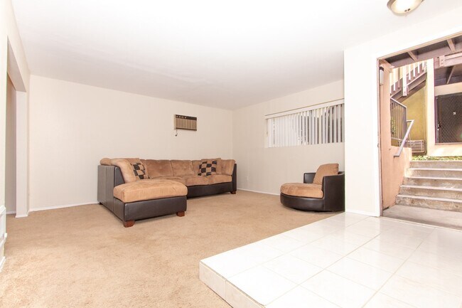 Foto del edificio - Private 2-bed/2-bath, Corner Location Cond...