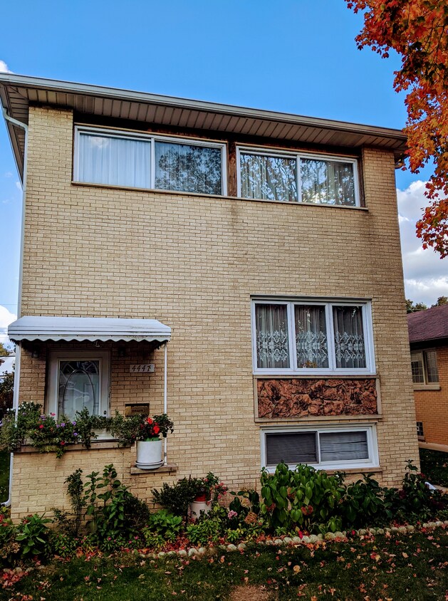 Primary Photo - 4447 N Melvina Ave