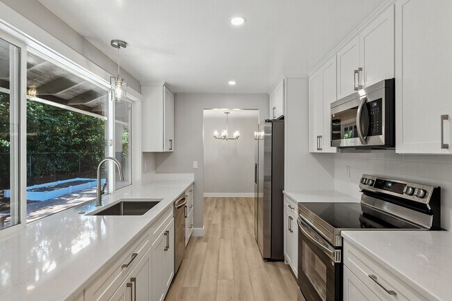 Building Photo - Beautifully Remodeled One Level 3 Bedroom,...