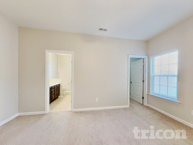 Building Photo - 109 Claystone Dr