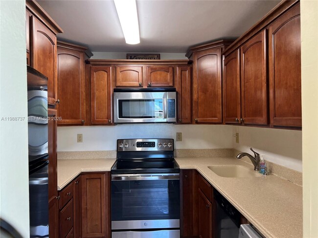 Building Photo - 13120 SW 92nd Ave