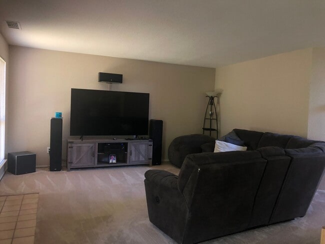 Building Photo - 2425 Ranch House Cir