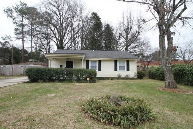 Primary Photo - 942 McDow Dr
