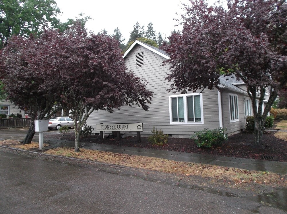Pioneer Court Apartments in Brownsville, OR