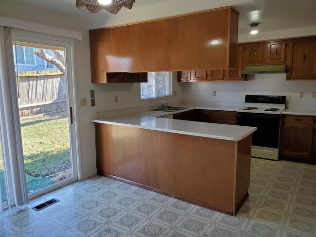 Foto del edificio - 2467 Hawkins St