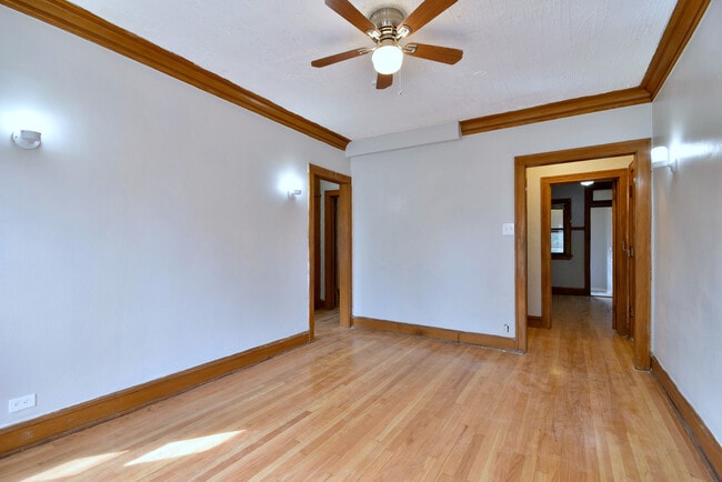 Foto del edificio - 610 N Mayfield Ave