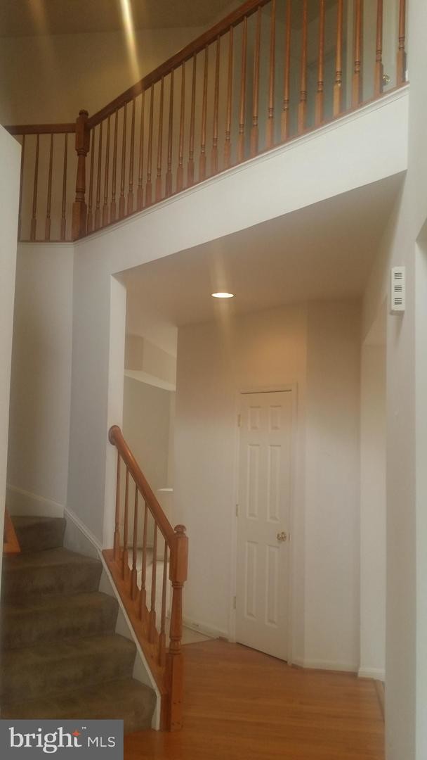 Building Photo - 627 Holly Crest Dr