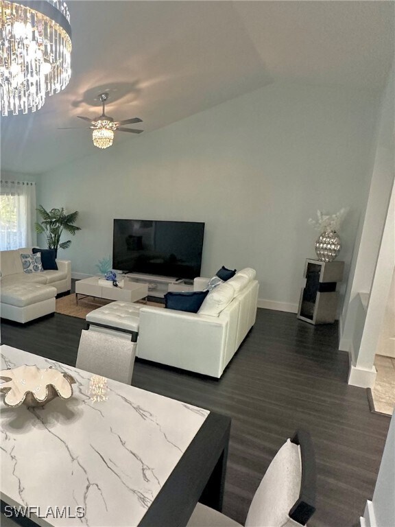 Foto del edificio - 9828 Luna Cir