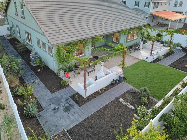 Building Photo - 263 Wisteria St