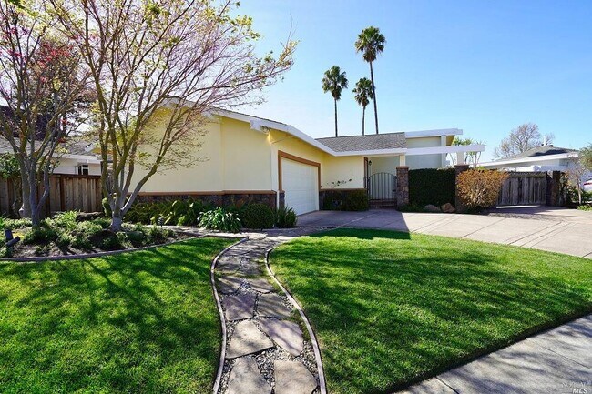 Building Photo - 673 Cabot Way
