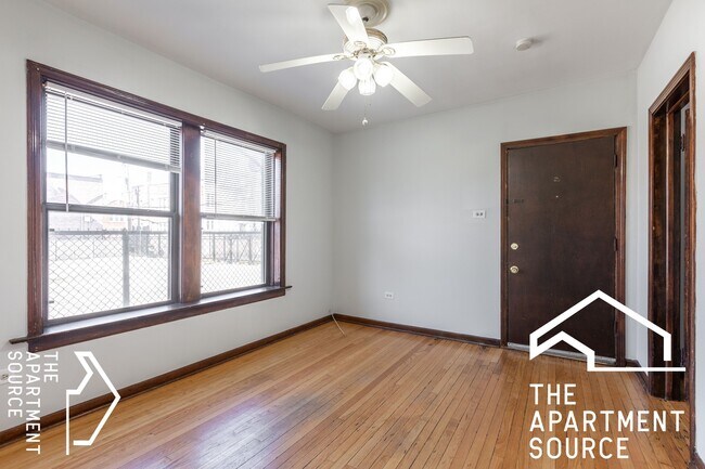 Foto del edificio - 4810 W Armitage Ave