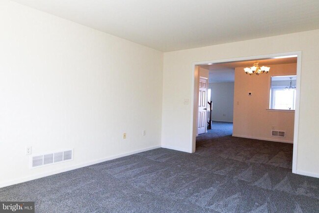 Building Photo - 285 Fieldstone Ct