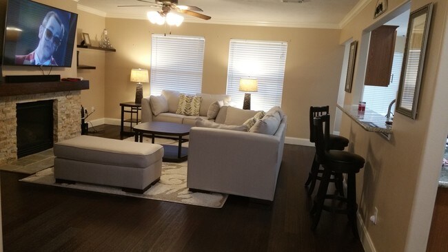 Foto del edificio - 4519 Edgeview Rd